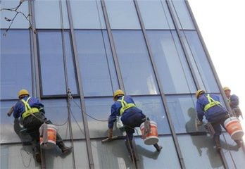 专业幕墙玻璃清洗及保洁服务——浦东周浦镇，覆盖全市